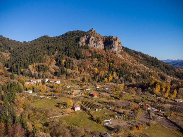 Otoño en las montañas Ródope Bulgaria