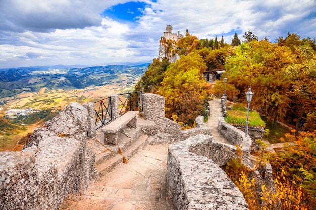 Otoño en la república de San Marino, Italia viajes y lanmarks