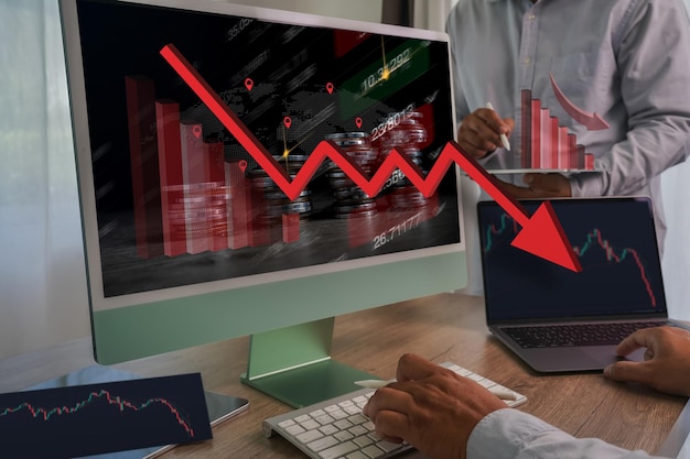 Otra recesión otra falla portátil que muestra un gráfico de negocios persona que trabaja en tecnología de análisis de datos y concepto de recesión financiera