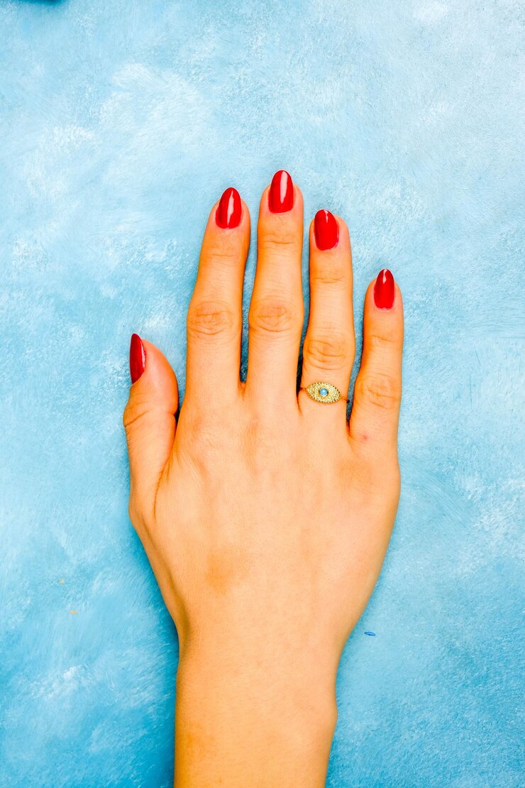 Foto ousadas e elegantes peças de declaração de diamantes e ouro