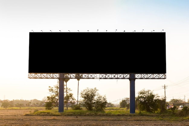 Outdoor em branco para novo anúncio