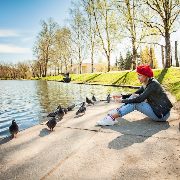 Outdoor-Porträt der Französin im Park