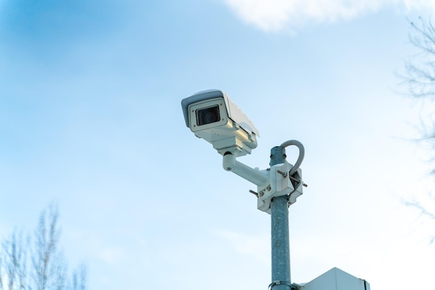 Outdoor-Überwachungskamera auf einer Stange