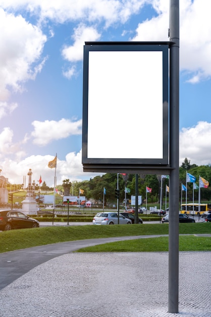 Foto outdoor vazio na cidade - simulação para publicidade