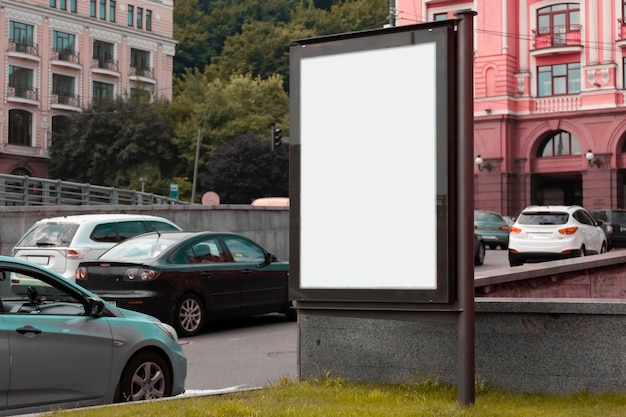 Outdoor vazio na rua de uma cidade europeia moderna