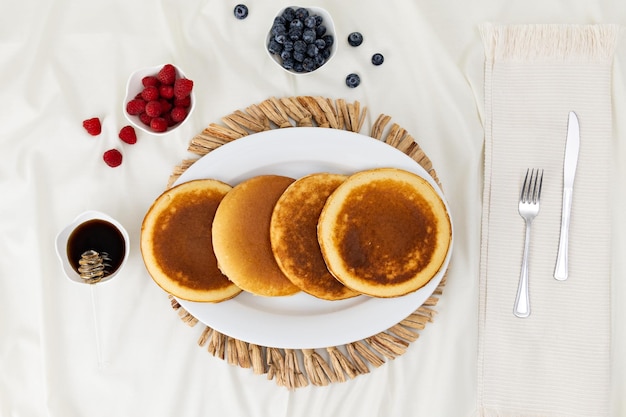 Foto overhead-aufnahme von pfannkuchen im amerikanischen stil