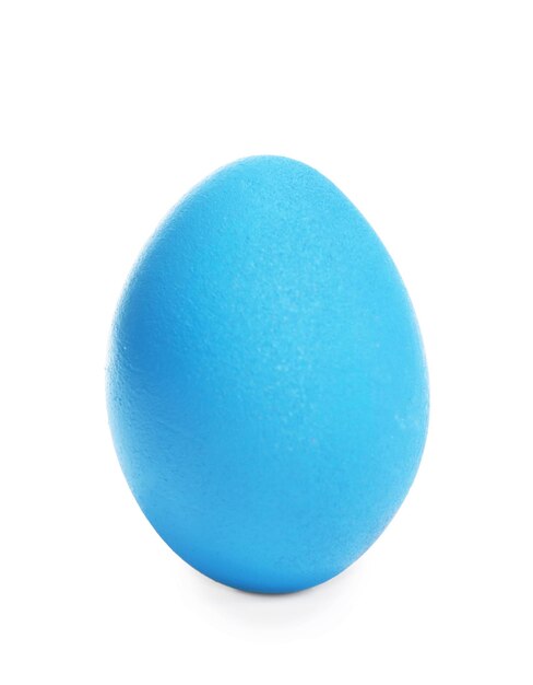 Foto ovo azul para a celebração da páscoa isolado no branco