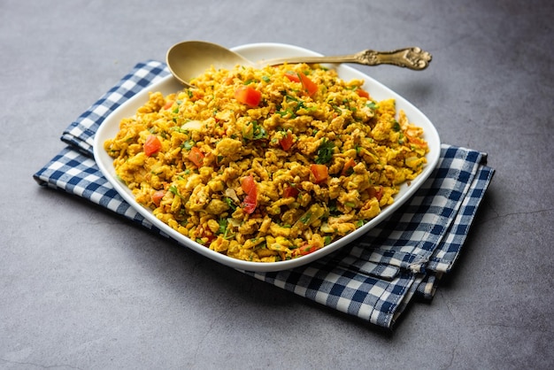 Ovo bhurji também conhecido como Masala Anda Bhurji é um prato de ovos mexidos que é um popular str indiano