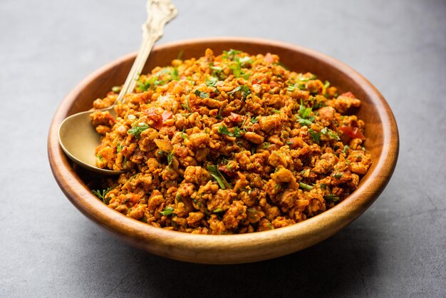 Ovo bhurji também conhecido como Masala Anda Bhurji é um prato de ovos mexidos que é um popular str indiano