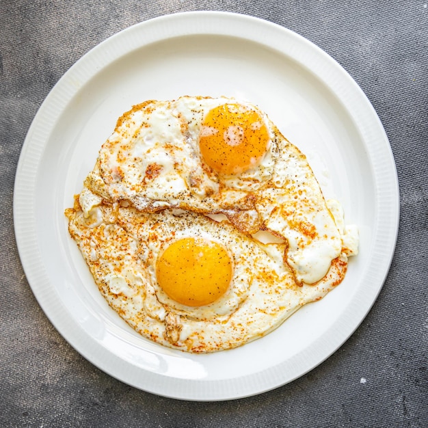 ovo frito café da manhã proteína branca fresca gema refeição comida lanche na mesa cópia espaço comida