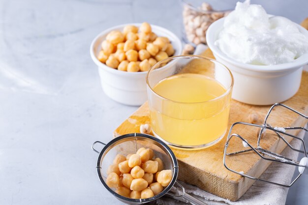 Ovo vegan de aquafaba de grão de bico, substituto do ovo para cozinhar merengue