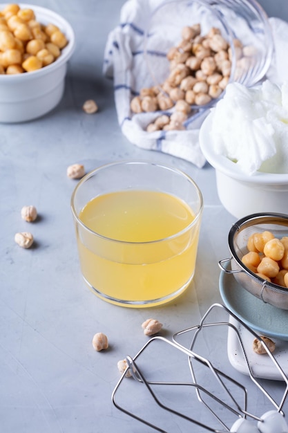 Ovo vegan de aquafaba de grão de bico, substituto do ovo para cozinhar merengue