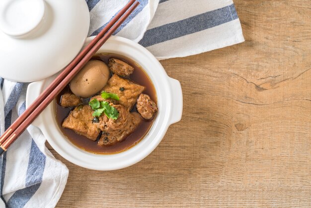 Ovos cozidos no molho doce com tofu