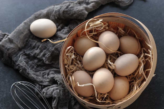 Ovos de galinha fresca de fazenda