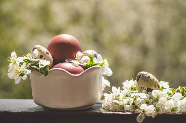 Ovos de páscoa com flores