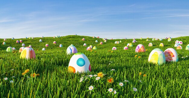 Ovos de páscoa decorados na grama no fundo do céu