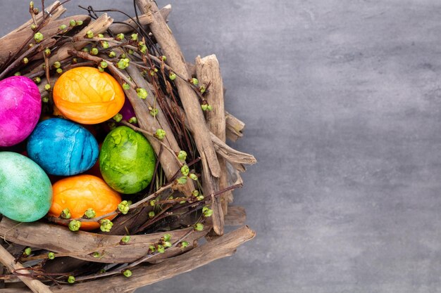 Ovos de páscoa no ninho Cartão de primavera xA