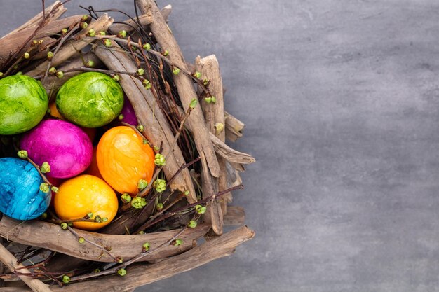 Ovos de páscoa no ninho Cartão de primavera xA