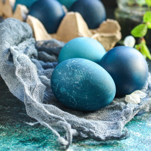 Ovos de Páscoa saborosos petisco mesa festiva refeição rústica saudável