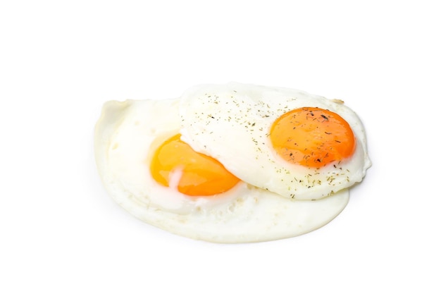 Foto ovos fritos com especiarias isoladas no fundo branco