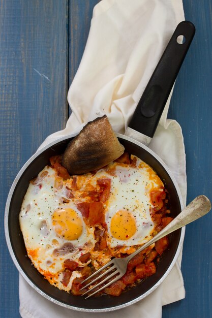 Foto ovos fritos com legumes