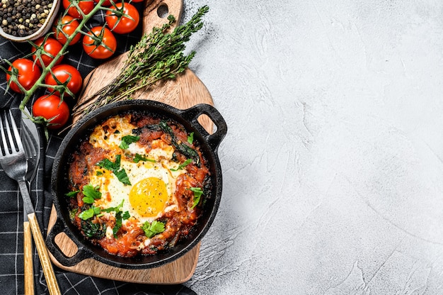 Ovos mexidos com tomate e legumes