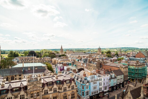 Oxford, Großbritannien - 29. August 2019: Hohe Winkelansicht der Hauptstraße von Oxford