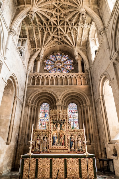 Oxford, Reino Unido, 29 de agosto de 2019: Interior da Igreja Universidade de Santa Maria a Virgem. É a maior das igrejas paroquiais de Oxford e o centro