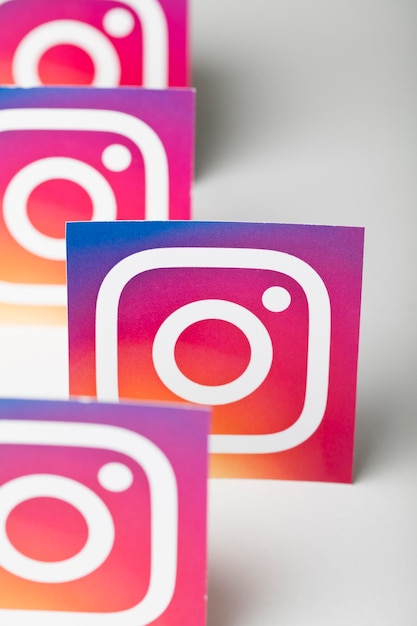 Foto oxford uk august 22 2018 uma coleção de logotipos do instagram impressos em papel