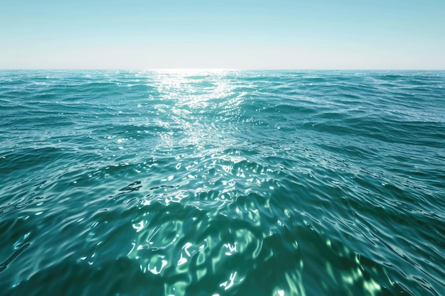 Ozeanoberfläche auf der Insel Catalina mit sanften Wellen und Lichtreflexionen