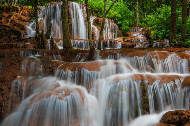 Pa-wai Wasserfall, schöner Wasserfall in Tak-Provinz, ThaiLand.