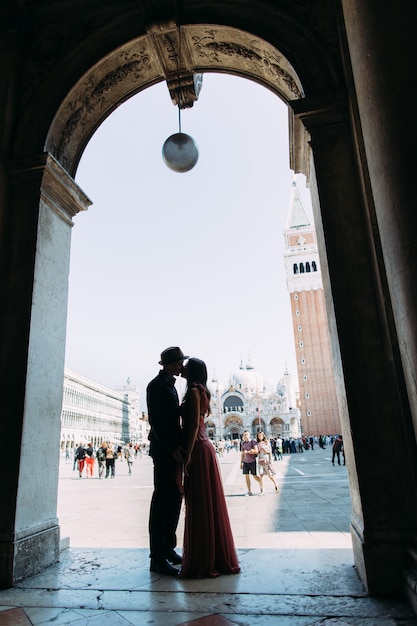 Paar auf Hochzeitsreise in Venedig