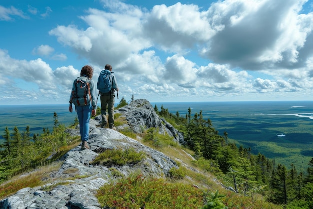 Foto paar erobert moxie mountain auf dem appalachian trail maine