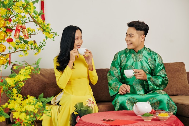 Paar feiert chinesisches Neujahr