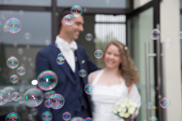 Paar Hochzeit nach Rathaus viele Blasen