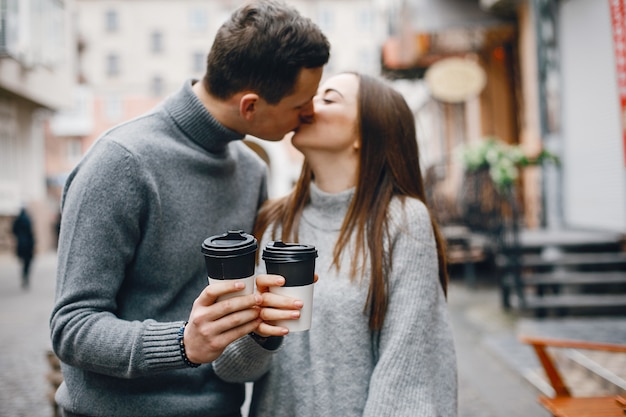 Paar mit Kaffee