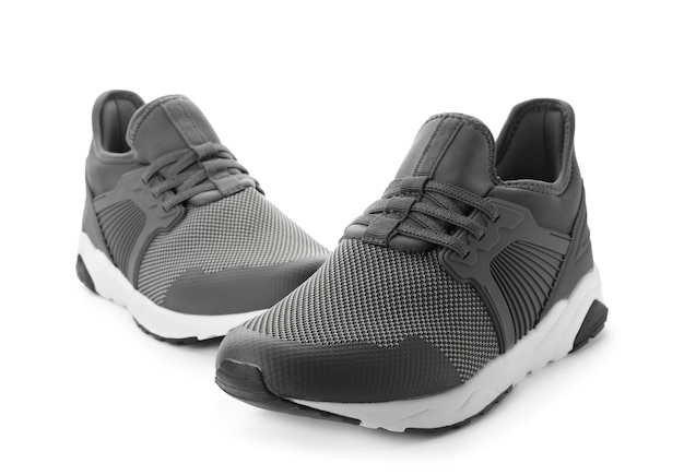 Paar stilvolle Schuhe auf weißem Hintergrund