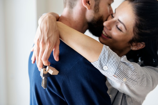 Paare ziehen in neues Haus um