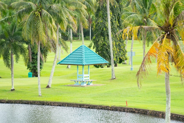 pabellón en jardín golf