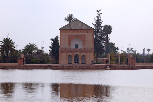 El pabellón del jardín Menara en Marrakech