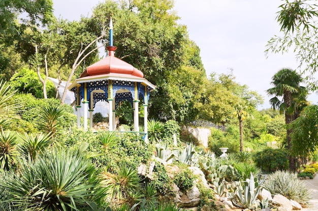 Pabellón de madera en el Jardín Botánico Nikitsky