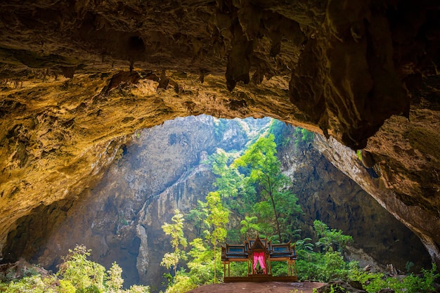 Pabellón real en la cueva de Phraya Nakhon Prachuap Khiri Khan Tailandia