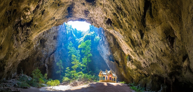 Pabellón real en la cueva de Phraya Nakorn