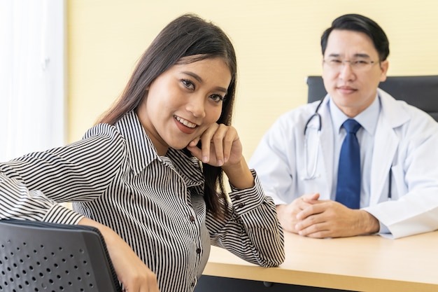 Paciente, em, sala exame, escritório médico