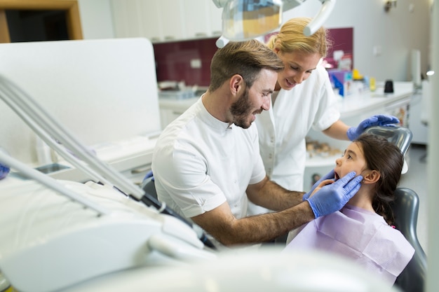 Paciente infantil en el dentista