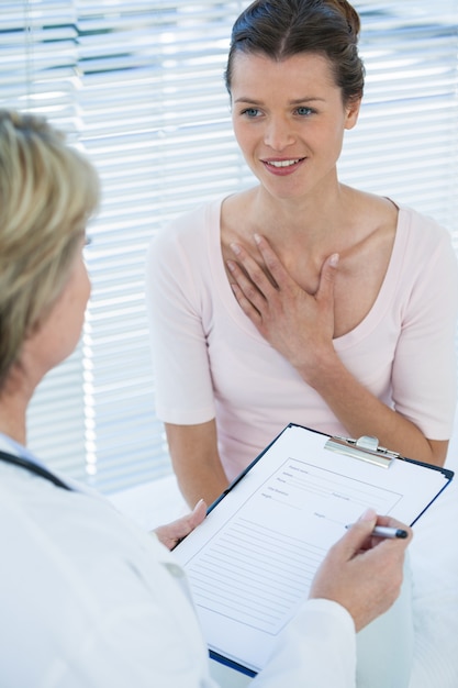 Paciente que consulta a un médico