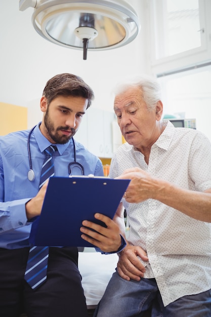 Paciente que consulta um médico