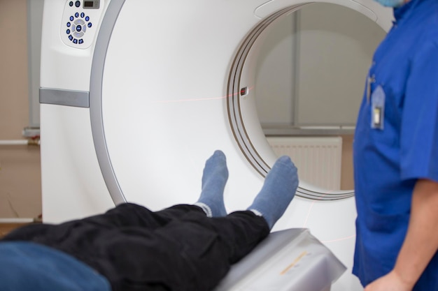 Foto pacientes do hospital estão fazendo terapia de ressonância magnética