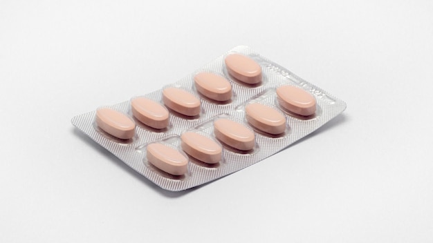 pacote de comprimidos de close-up isolado no fundo branco