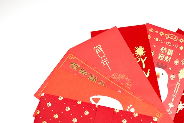 Pacote de envelope vermelho de ano novo chinês, hongbao com o personagem 'feliz ano novo' em fundo branco para o ano novo chinês. tradução: boa sorte no ano